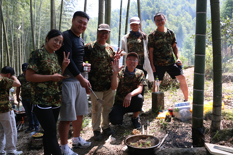第二天中午埋鍋造飯(三連)_副本.jpg 第二天中午埋鍋造飯(三連)_副本.jpg
